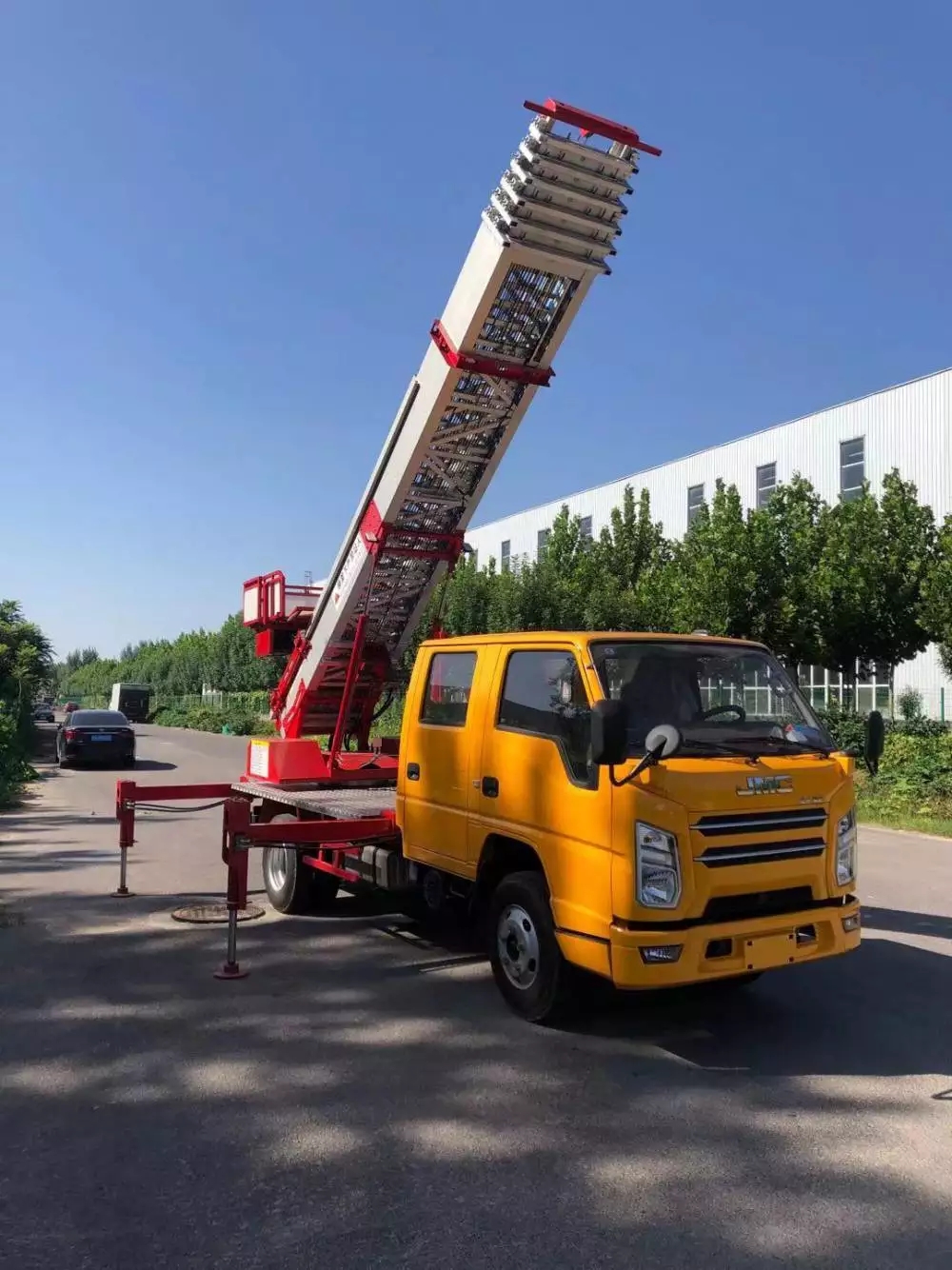 郧阳附近的云梯车出租服务：轻松解决高空作业需求