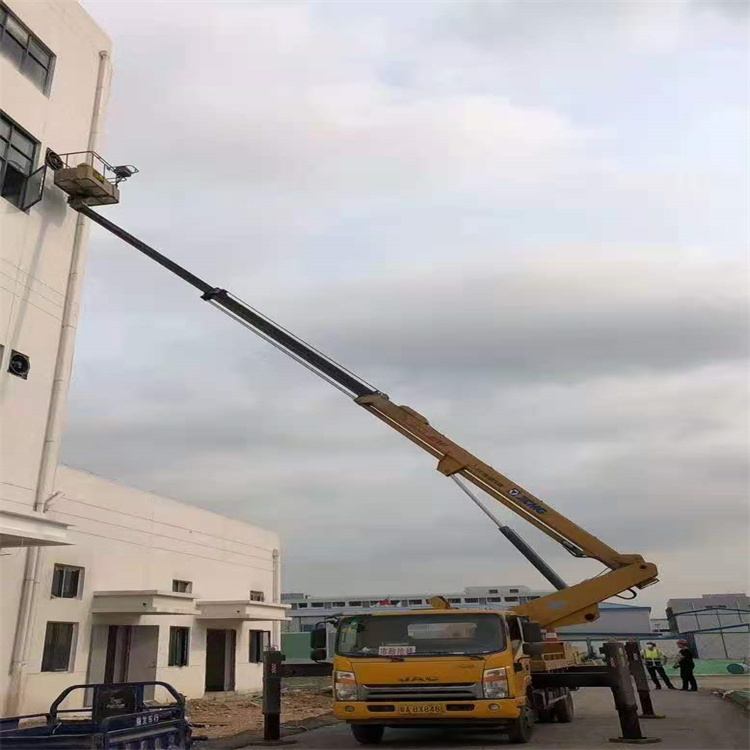 郧阳吊车可以用吊笼吊人作业吗